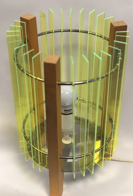 Poppe, Melina_Standleuchte, Plexiglas_oben_gym11_2014-15.JPG